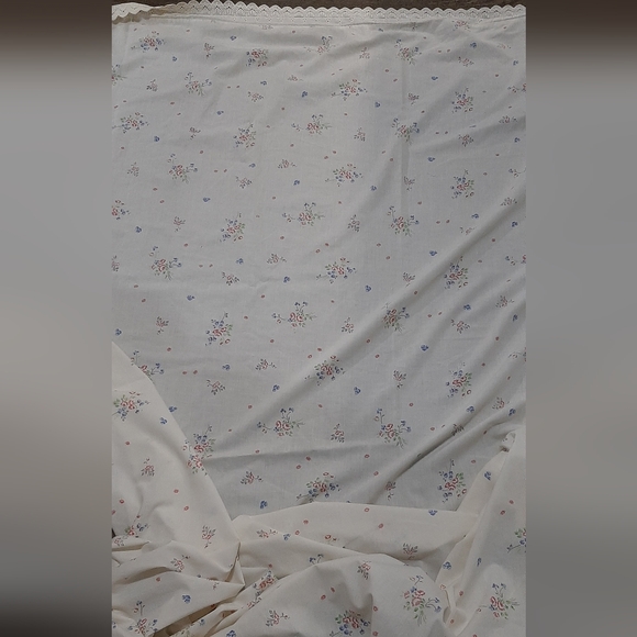 St. Mary's Flat Queen Bed Sheet Floral Cream Eyelet Lace Top Edge Cotton Blend - Picture 1 of 6